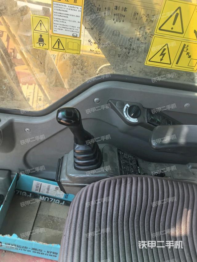 座椅右側(cè)控制臺/鑰匙門/油門/含右手柄（駕駛室部分）