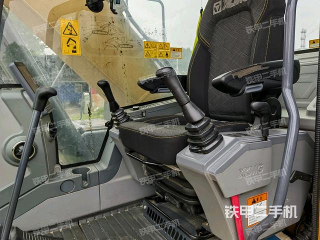 座椅左侧控制台/音响/含左手柄（驾驶室部分）