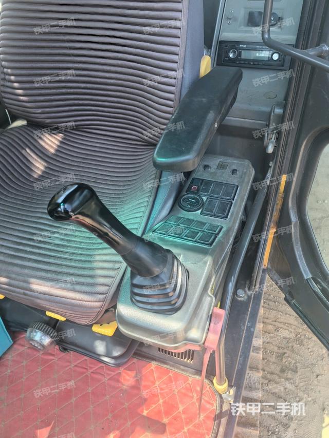 座椅左側(cè)控制臺/音響/含左手柄（駕駛室部分）