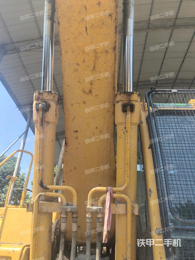 大臂油缸整體?豎拍（工作和回轉(zhuǎn)裝置）