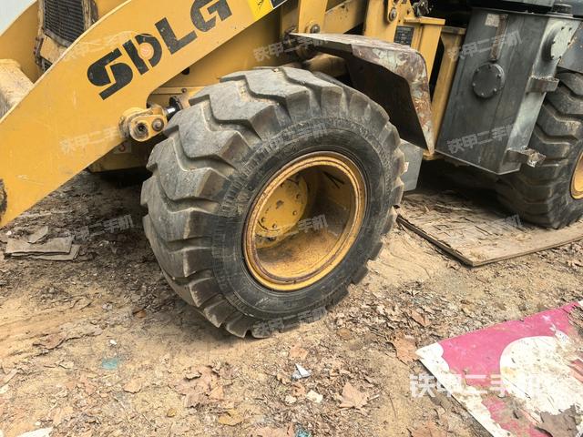 左引导轮 /左前轮（行走机构）