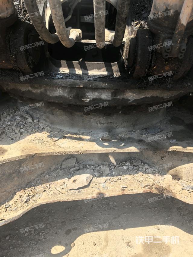 轉(zhuǎn)盤和下車架正前（工作和回轉(zhuǎn)裝置）