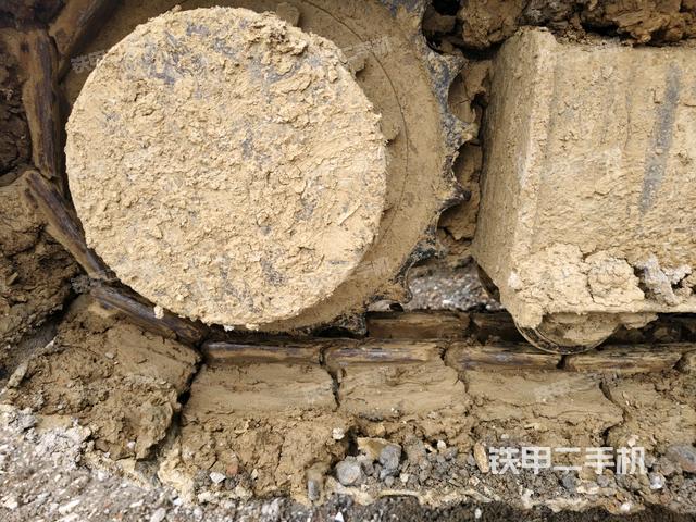 右驅(qū)動輪（行走機(jī)構(gòu)）