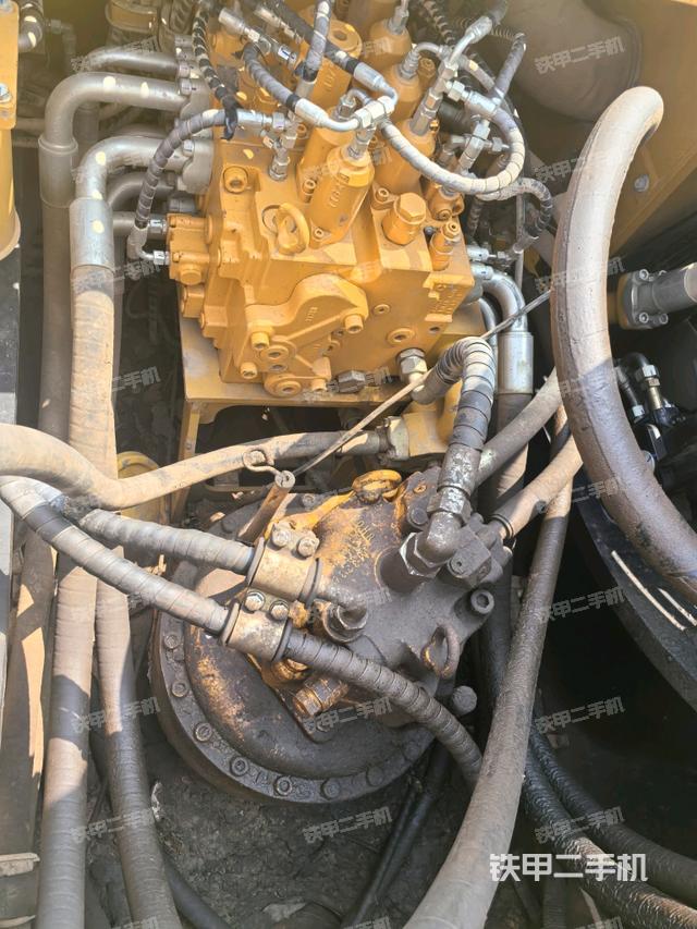 回轉(zhuǎn)馬達和主控閥（整機外觀）