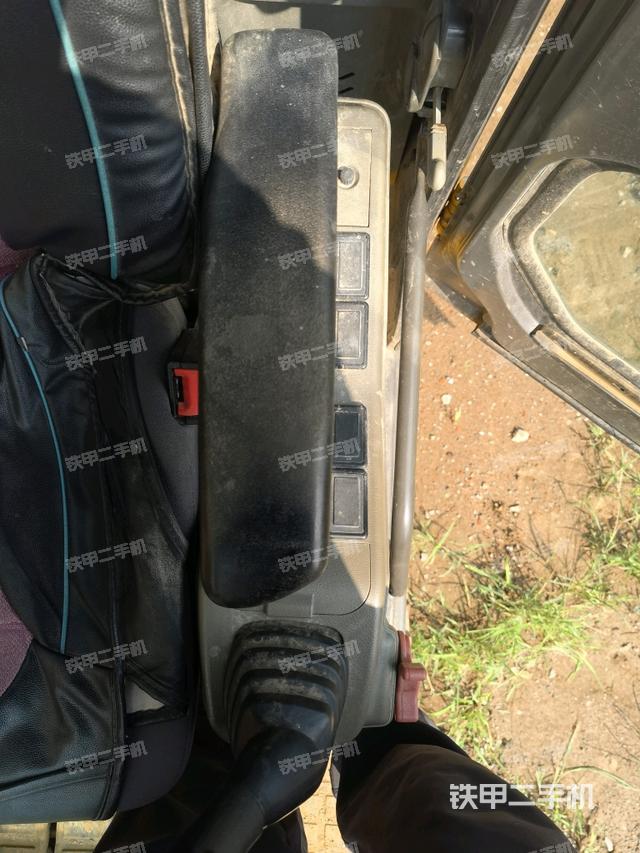 座椅左側(cè)控制臺(tái)/音響/含左手柄（駕駛室部分）