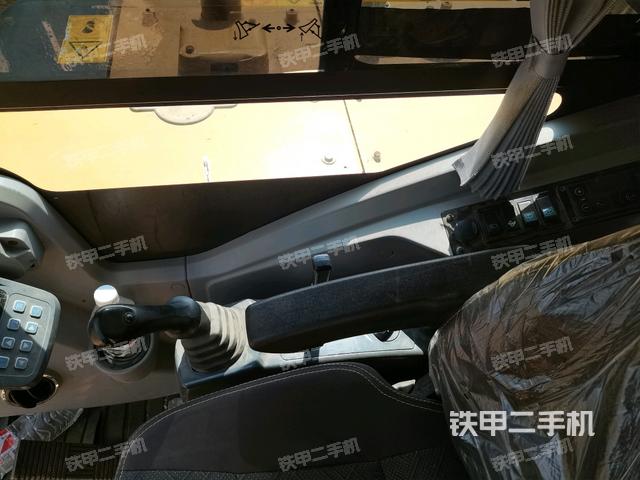 座椅右側控制臺/鑰匙門/油門/含右手柄（駕駛室部分）