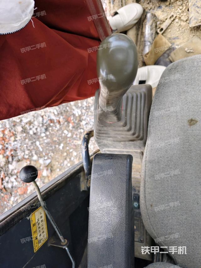 座椅左側(cè)控制臺/音響/含左手柄（駕駛室部分）