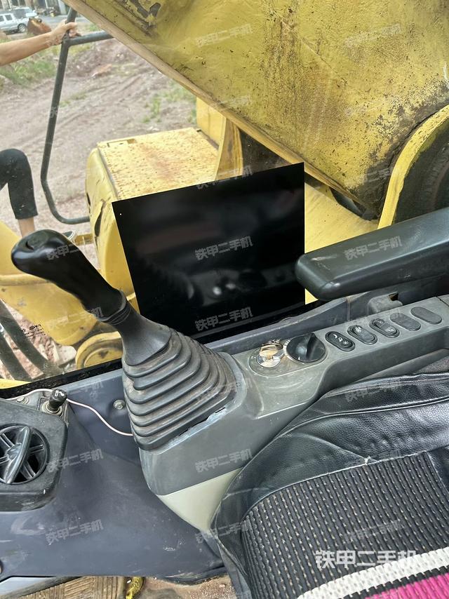 后窗玻璃角標（駕駛室部分）