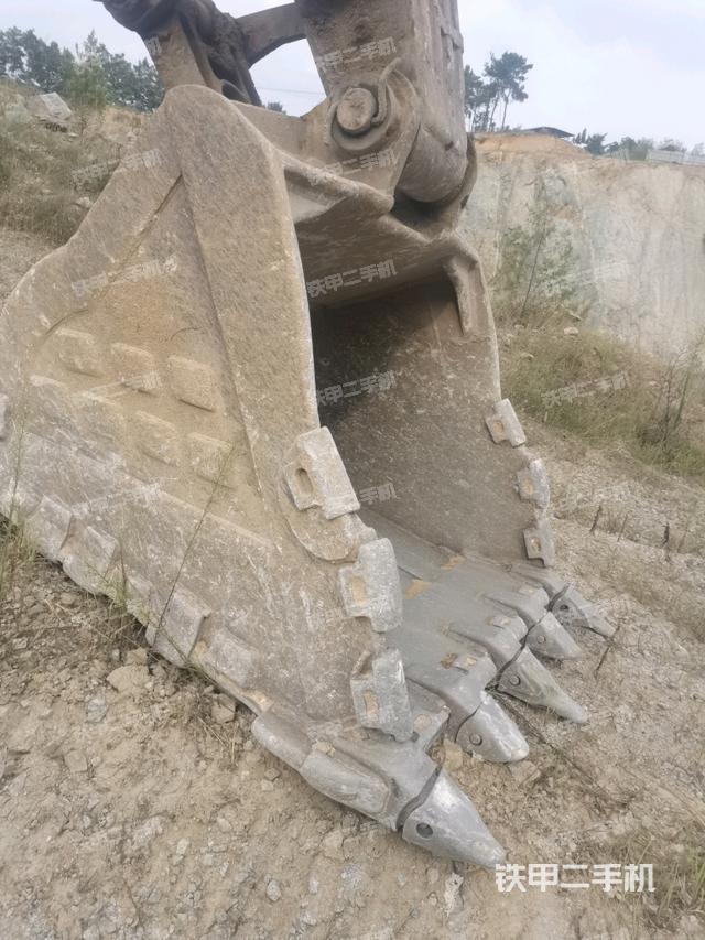 鏟斗右后整體（工作和回轉(zhuǎn)裝置）