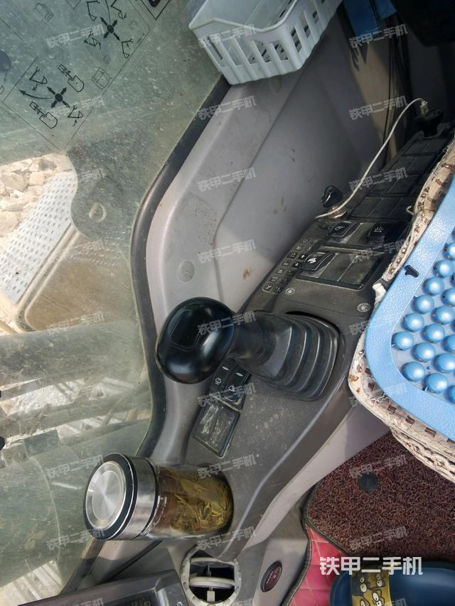 座椅右側控制臺/鑰匙門/油門/含右手柄（駕駛室部分）