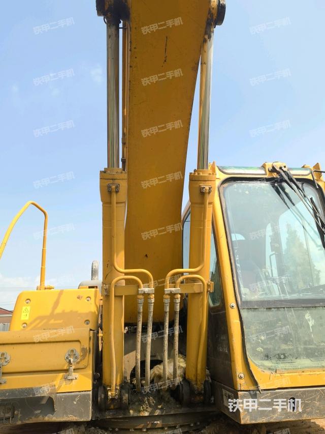 大臂油缸整體?豎拍（工作和回轉(zhuǎn)裝置）