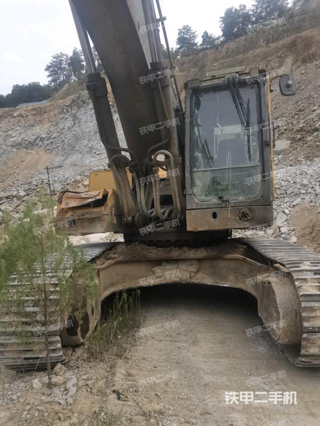 轉(zhuǎn)盤和下車架正前（工作和回轉(zhuǎn)裝置）