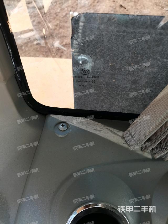 后窗玻璃角標（駕駛室部分）