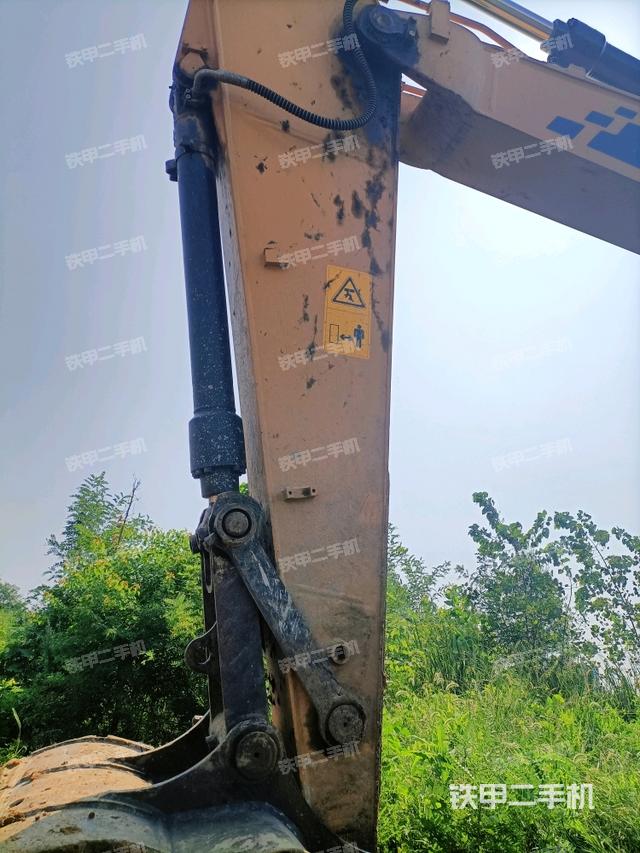 小臂整體左后(工作和回轉(zhuǎn)裝置) 小臂整體左后(工作和回轉(zhuǎn)裝置)