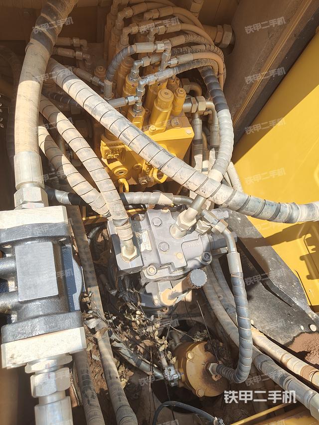 回轉(zhuǎn)馬達(dá)和主控閥（整機外觀）