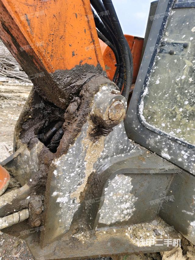 大臂根部?斜（工作和回轉(zhuǎn)裝置）