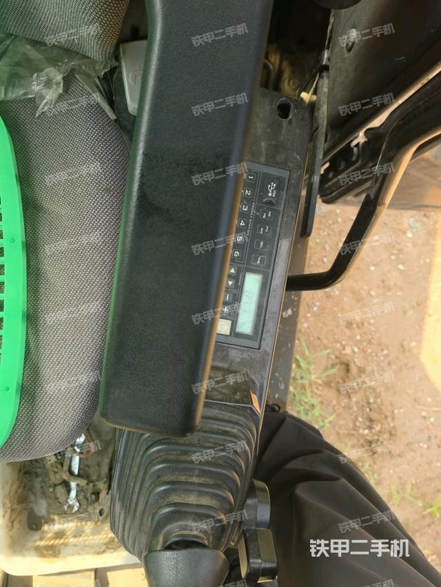 座椅左側(cè)控制臺/音響/含左手柄（駕駛室部分）