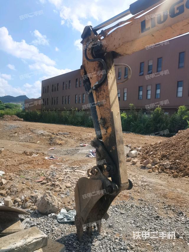 小臂整體左后(工作和回轉(zhuǎn)裝置) 小臂整體左后(工作和回轉(zhuǎn)裝置)