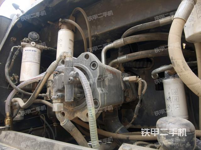 液壓泵斜45?左（大件艙室）