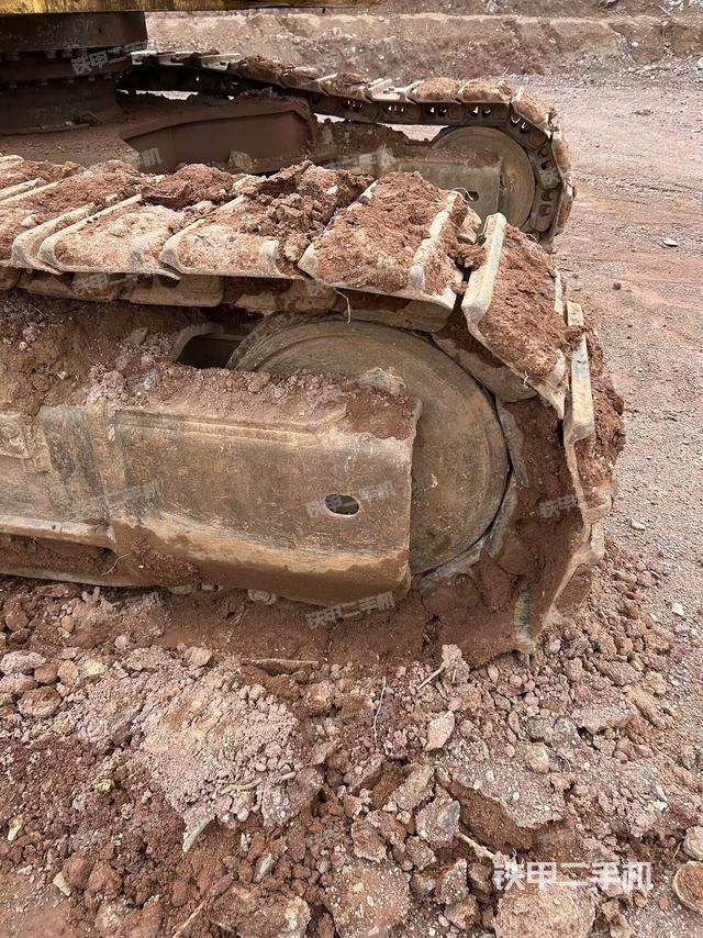 左驅(qū)動輪（行走機構(gòu)）