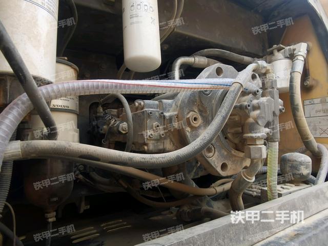 液壓泵斜45?右（大件艙室）