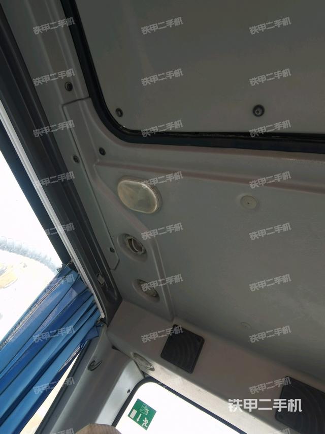 駕駛室左后45度（駕駛室部分）