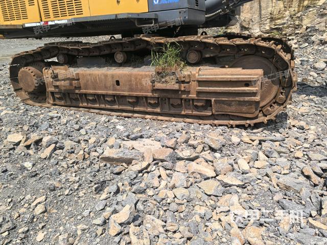 單側(cè)履帶整體（整機(jī)外觀）