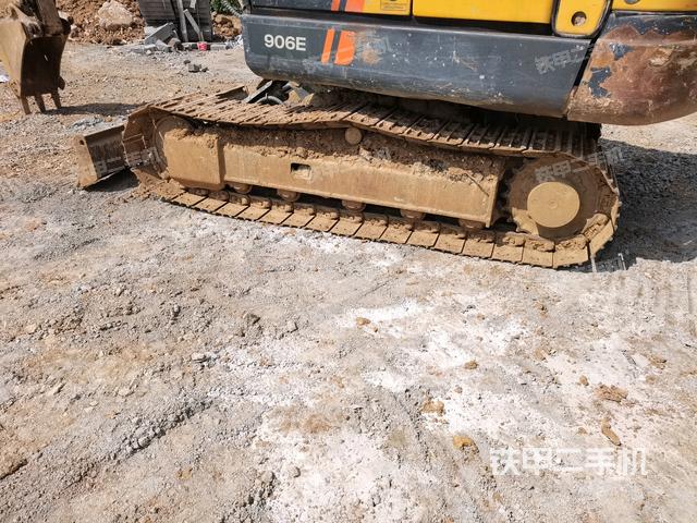 左側(cè)履帶整體?(行走機(jī)構(gòu)) 左側(cè)履帶整體?(行走機(jī)構(gòu))