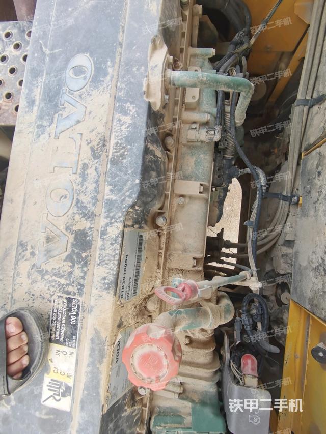 氣門室蓋螺絲特寫（上車部件）