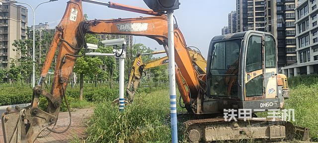 斗山DH60-7挖掘机