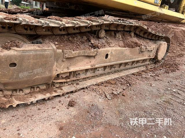 右驅(qū)動輪（行走機構(gòu)）