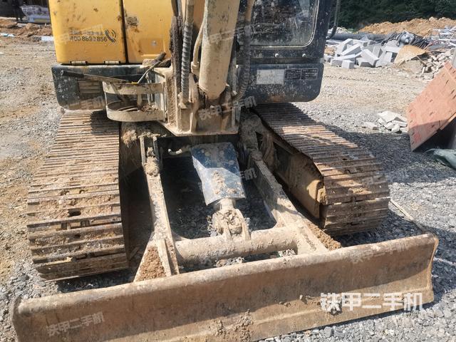 轉(zhuǎn)盤(pán)和下車(chē)架正前(工作和回轉(zhuǎn)裝置) 轉(zhuǎn)盤(pán)和下車(chē)架正前(工作和回轉(zhuǎn)裝置)