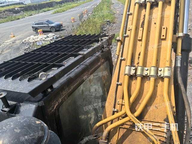 駕駛室頂部（整機外觀）