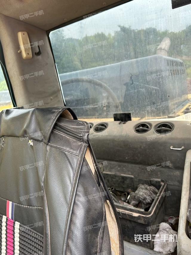 座椅左側(cè)控制臺/音響/含左手柄（駕駛室部分）