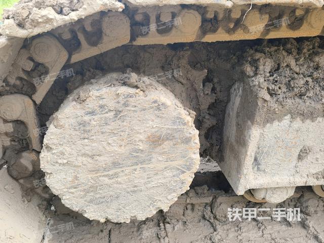 右驅(qū)動輪（行走機(jī)構(gòu)）