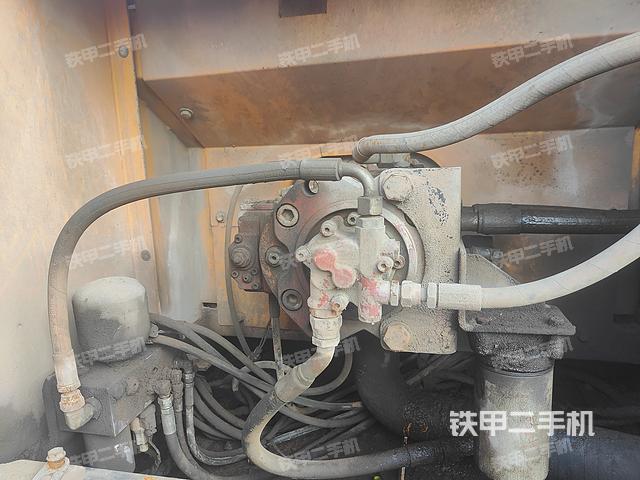 液壓泵艙室正面整體（整機(jī)外觀）