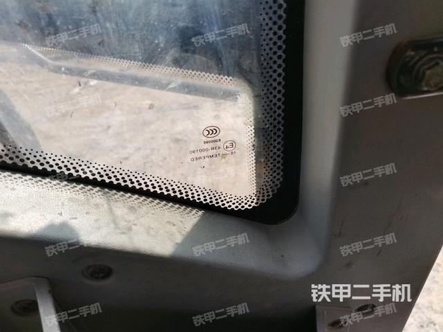 左后方玻璃角標(biāo)(駕駛室部分) 左后方玻璃角標(biāo)(駕駛室部分)