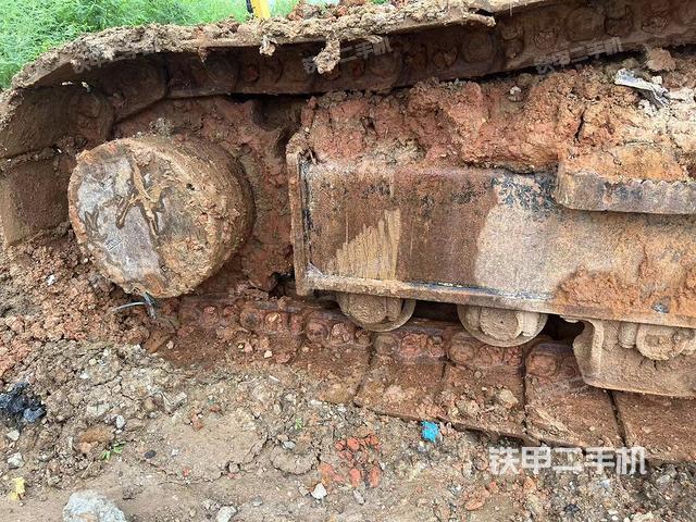 右驅(qū)動輪（行走機(jī)構(gòu)）