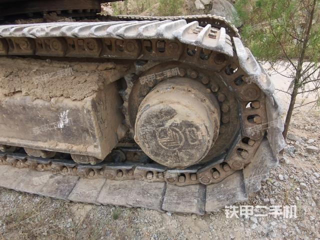 左驅(qū)動輪（行走機構(gòu)）