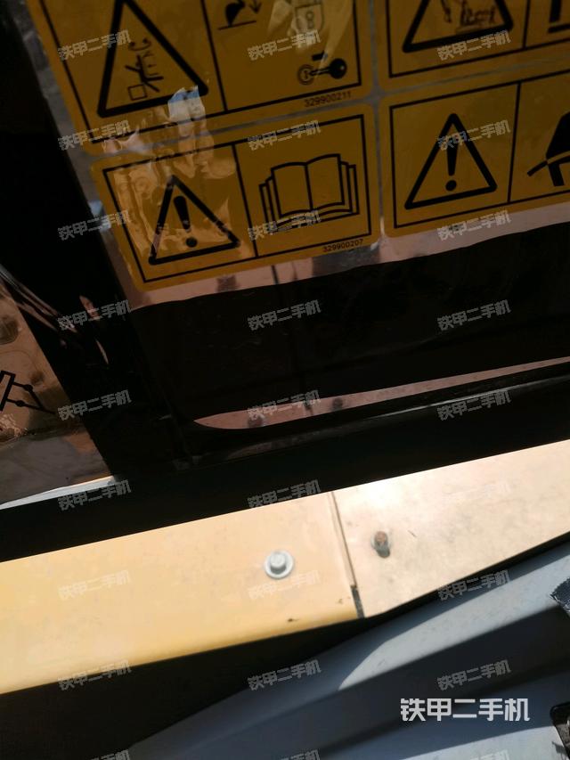 右側(cè)玻璃角標（駕駛室部分）