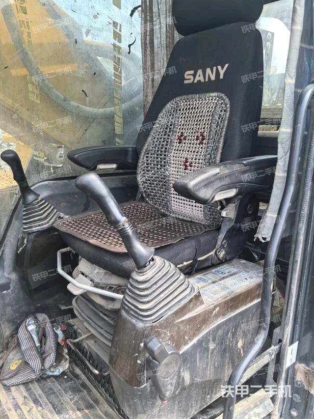 駕駛室整體（整機外觀）