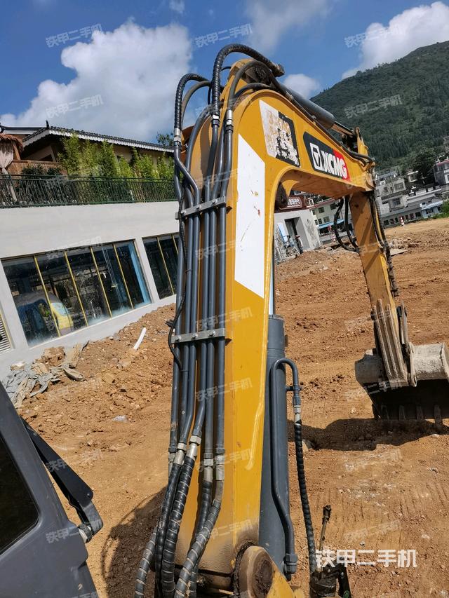 大臂背部俯視（工作和回轉(zhuǎn)裝置）