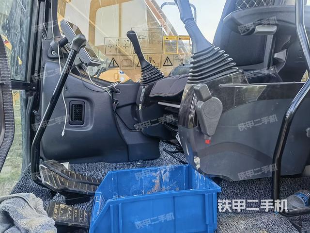 座椅左側(cè)控制臺/音響/含左手柄（駕駛室部分）