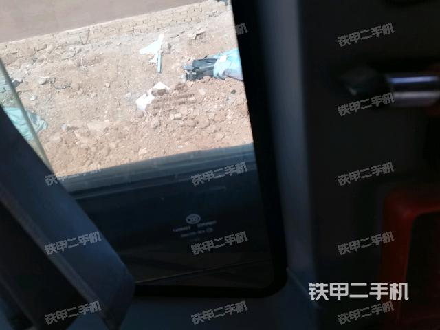 左后方玻璃角標（駕駛室部分）