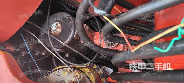 回轉(zhuǎn)馬達(dá)和主控閥（整機(jī)外觀）