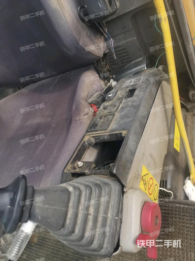 座椅左側(cè)控制臺/音響/含左手柄（駕駛室部分）