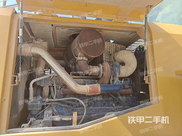 發(fā)動(dòng)機(jī)右側(cè)（整機(jī)外觀及大件）