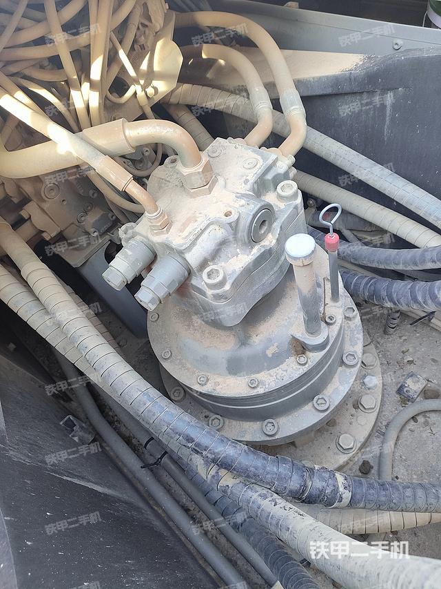 回轉(zhuǎn)馬達(dá)和主控閥（整機(jī)外觀）