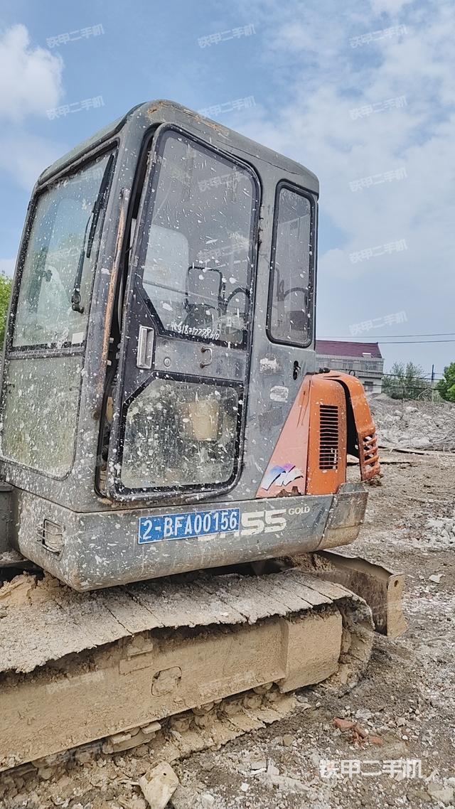 轉(zhuǎn)盤和下車架正前（工作和回轉(zhuǎn)裝置）