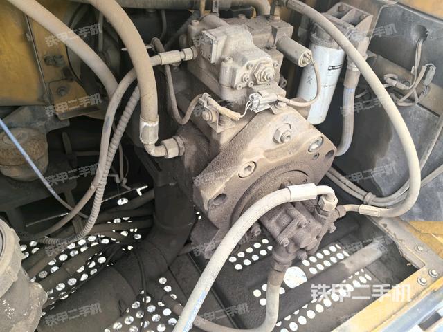 液壓泵艙室正面整體（整機(jī)外觀）